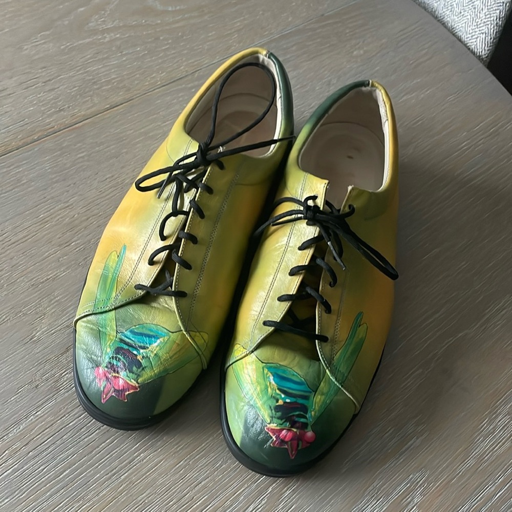 Vintage icon sneakers, size 8.5